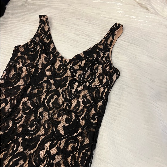 BCBG LACE DRESS - Picture 2 of 3